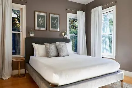 Дом отдыха Luxury 4-Bedroom Retreat Near Downtown Нэшвилл