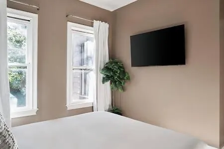 Luxury 4-Bedroom Retreat Near Downtown Нэшвилл Дом отдыха