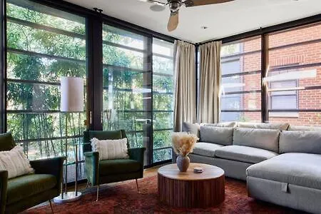 Luxury 4-Bedroom Retreat Near Downtown Нэшвилл